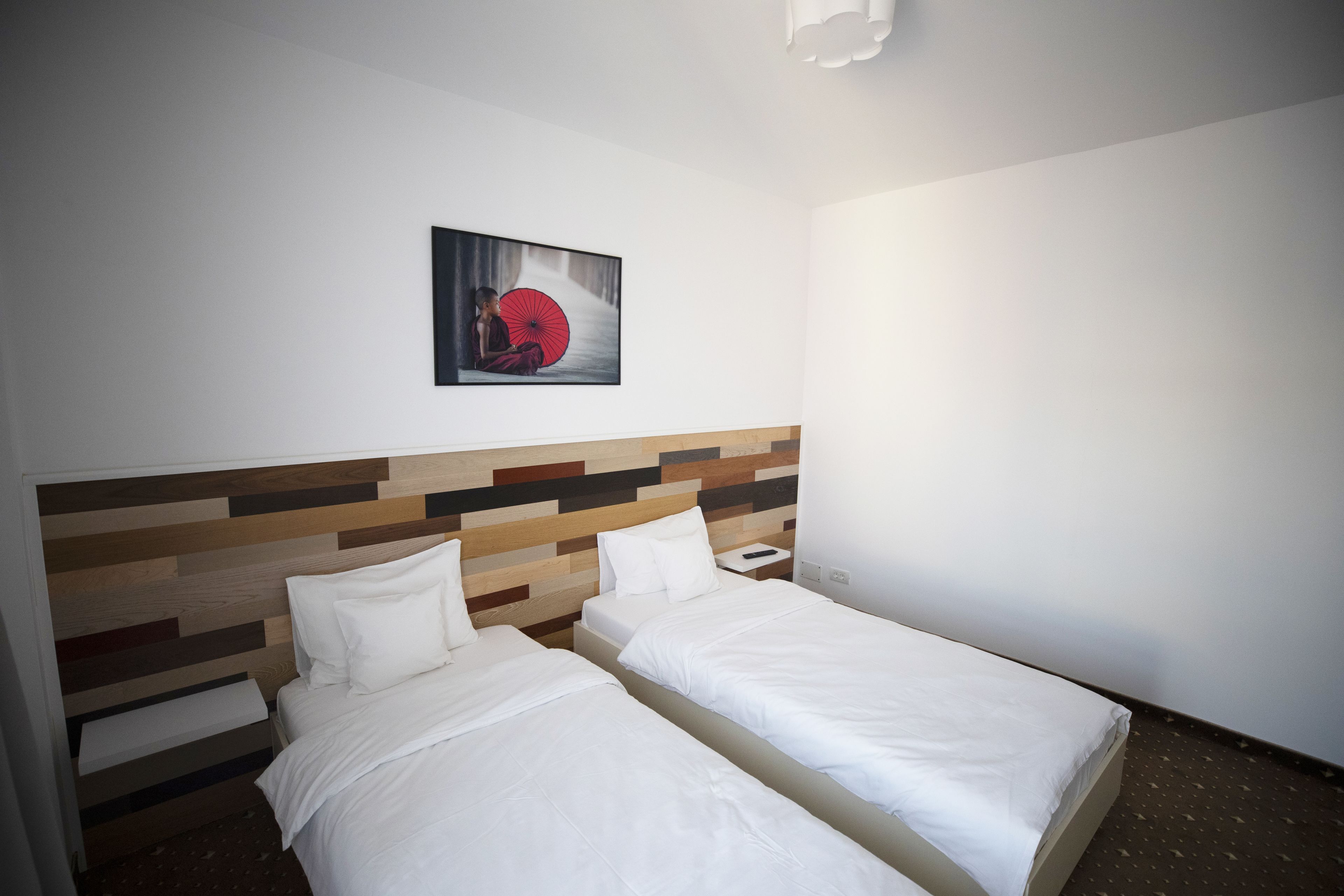 classic double room single use, 2 single beds | view from room
