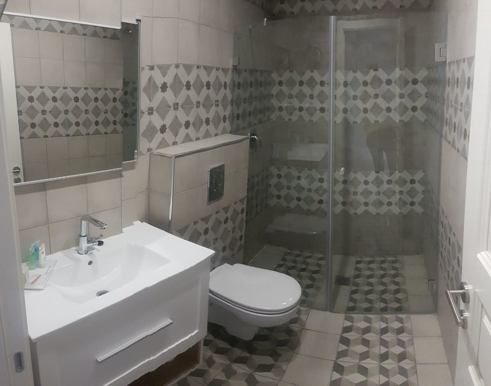 basic double or twin room | bathroom | shower, free toiletries, towels