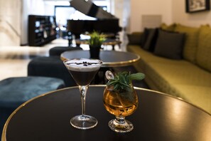 Lobby sitting area - Koresh Hotel (Jerusalem)