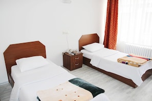Chambre avec lits jumeaux | Bureau, Wi-Fi gratuit