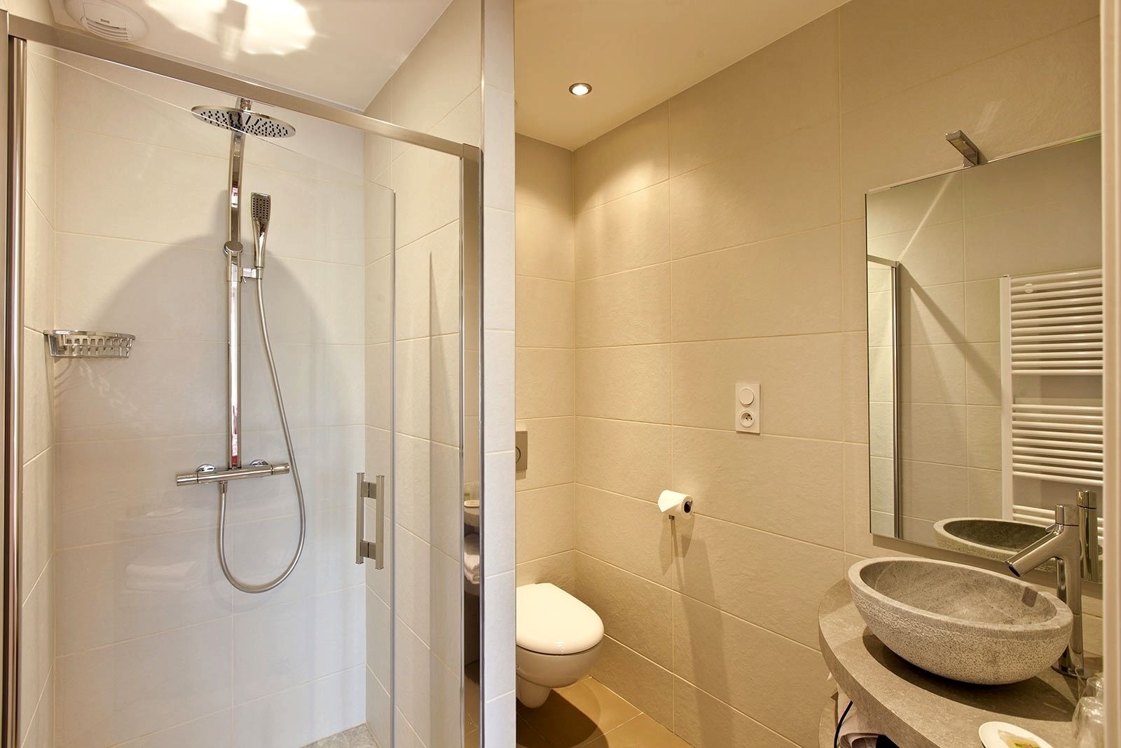 comfort double room | bathroom | free toiletries, hair dryer, towels