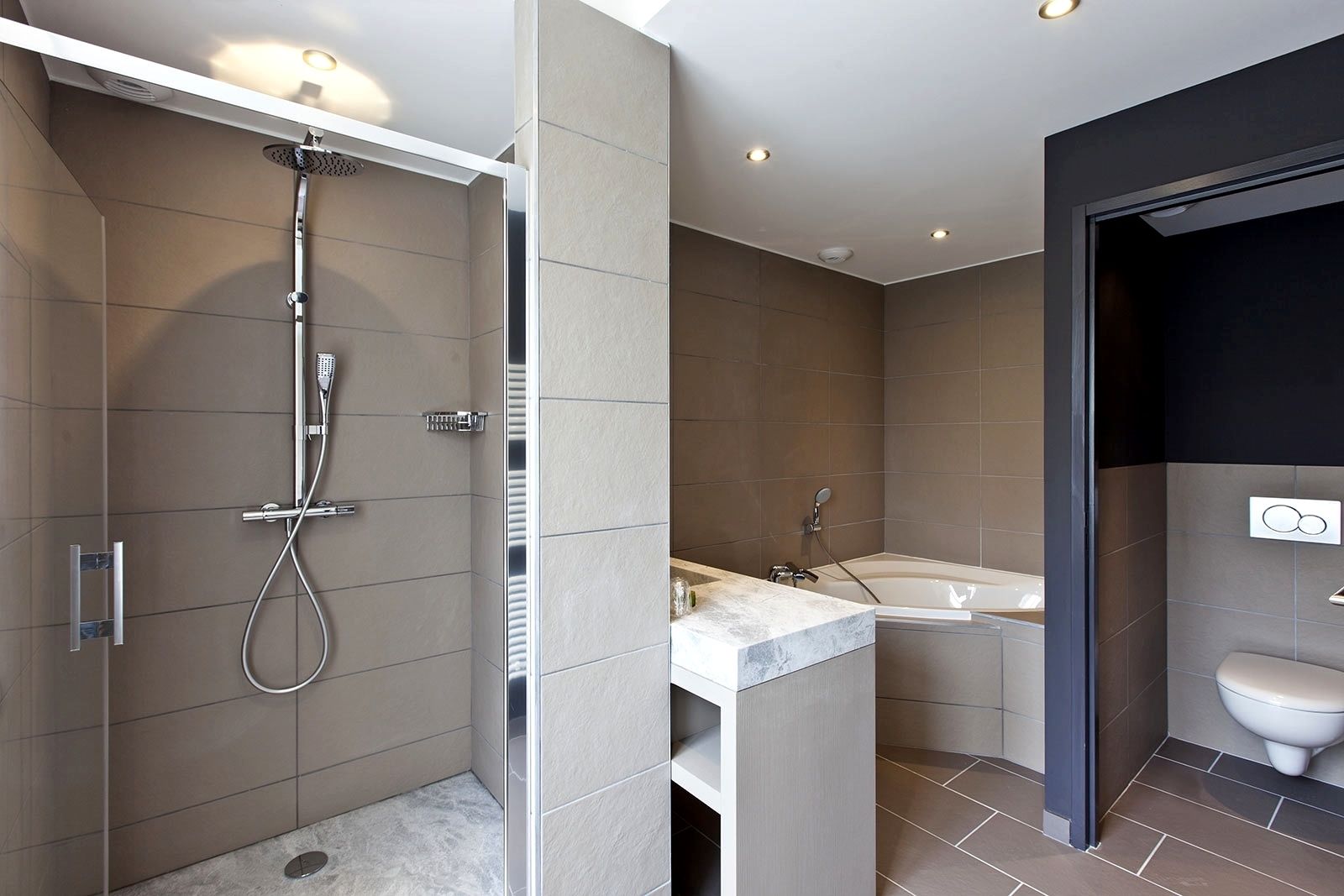 superior double room | bathroom | free toiletries, hair dryer, towels