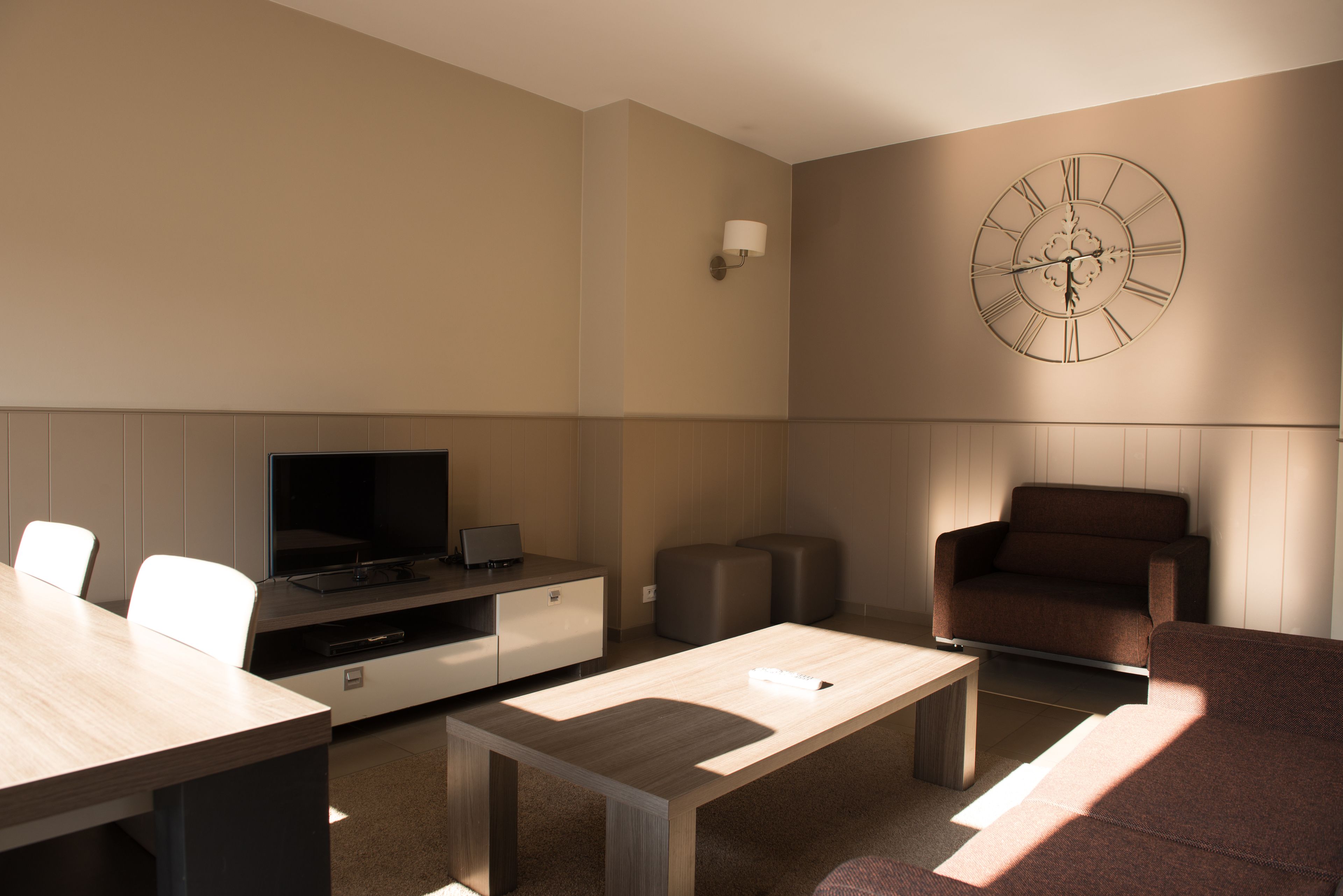 premium condo, kitchen | living area | 40-inch smart tv with digital channels, tv