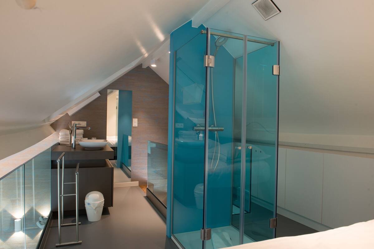 superior duplex, annex building | bathroom | free toiletries, hair dryer, towels