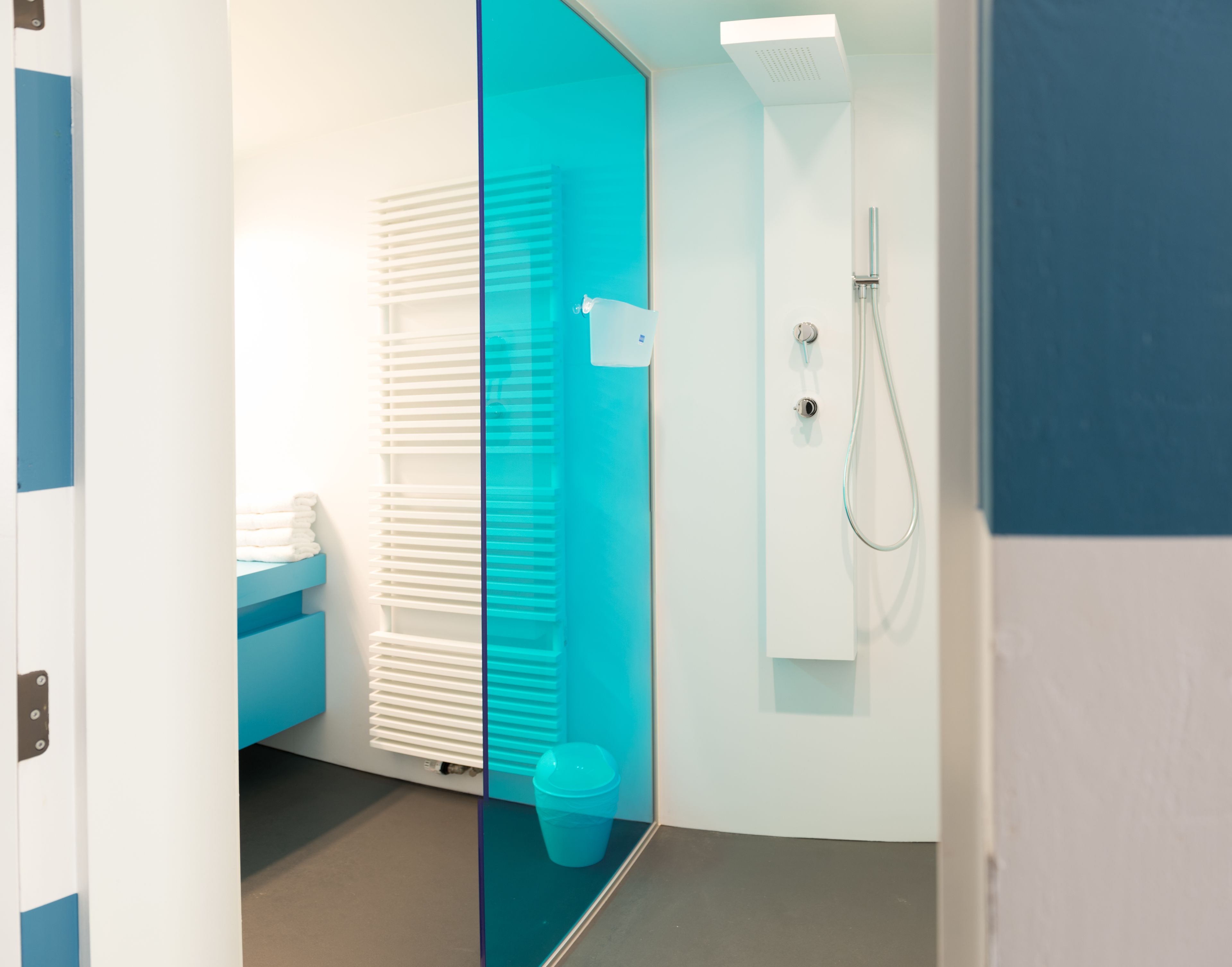 superior apartment, 2 bedrooms, annex building | bathroom | free toiletries, hair dryer, towels