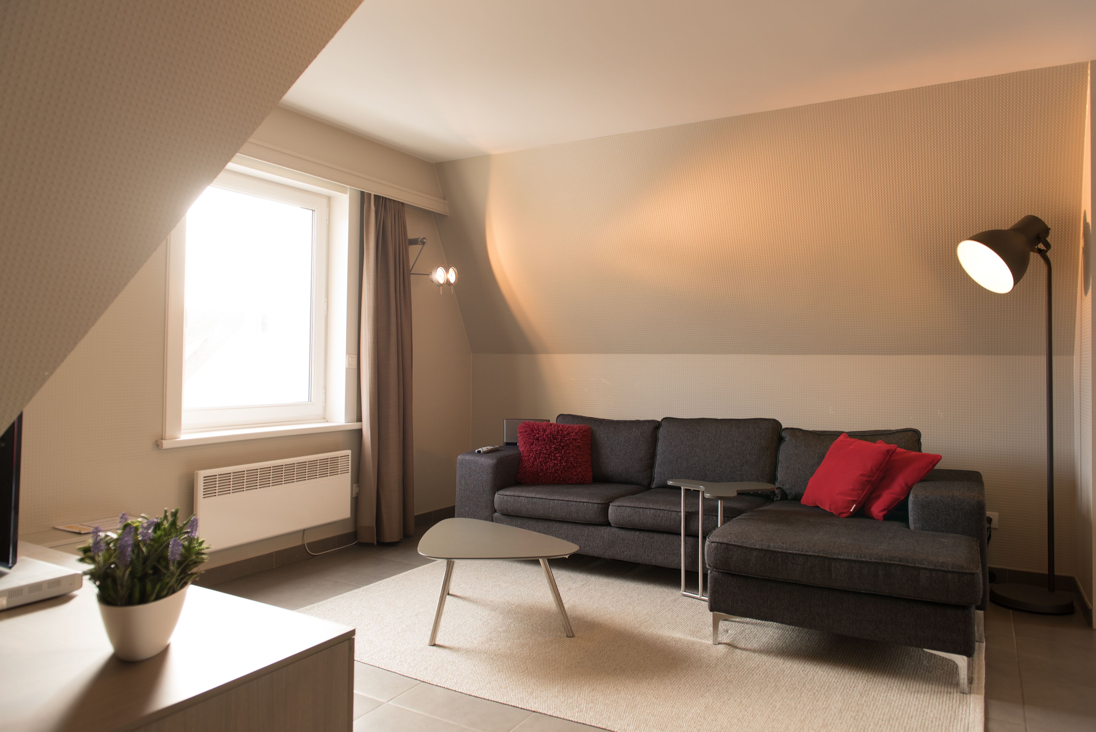 luxury loft, kitchen | living area | 40-inch smart tv with digital channels, tv