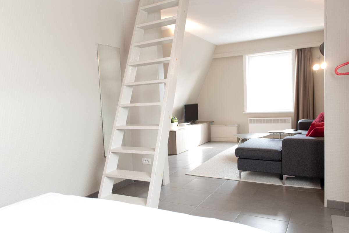 luxury loft, kitchen | living area | 40-inch smart tv with digital channels, tv