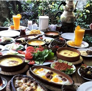 Free daily full breakfast - Yazicilar Hotel & Restaurant (Kartepe)