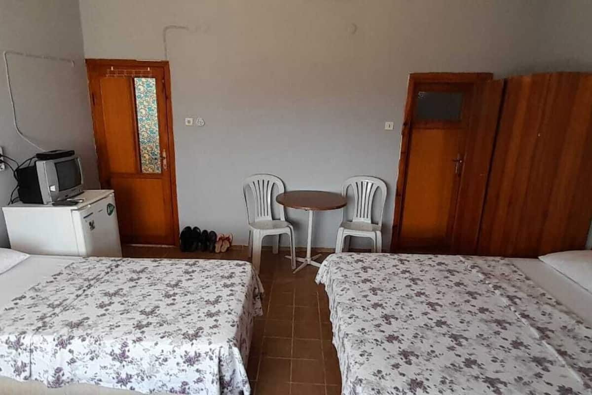 Quadruple Room | In-room safe, free WiFi, bed sheets