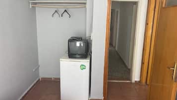 Chambre Économique avec lits jumeaux | Coffres-forts dans les chambres, Wi-Fi gratuit, draps fournis