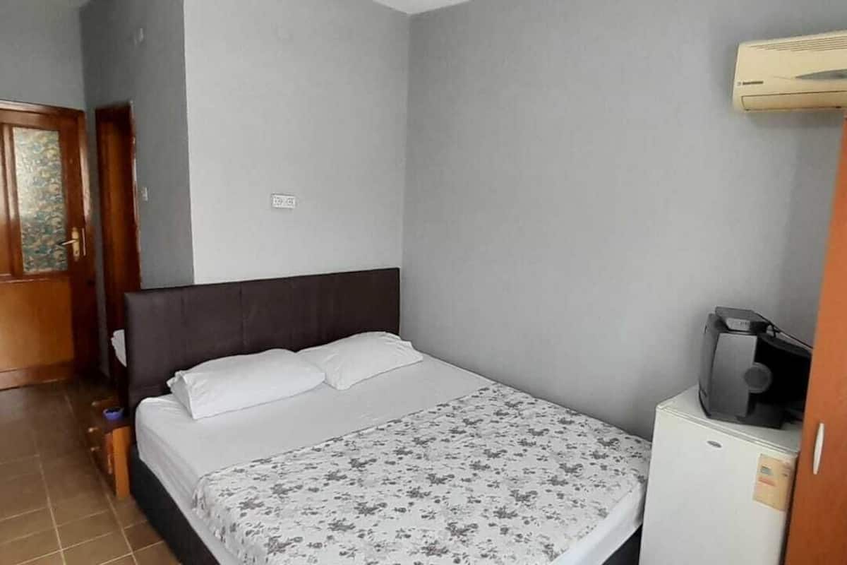Double Room | In-room safe, free WiFi, bed sheets
