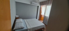 Economy-Doppelzimmer ((ORTAK BANYOLU)) | Zimmersafe, kostenloses WLAN, Bettwäsche