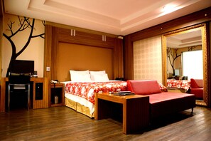 Premium Room | Minibar, desk, soundproofing, free WiFi