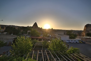 Outdoor dining - Guzide Cave Hotel (Nevsehir)
