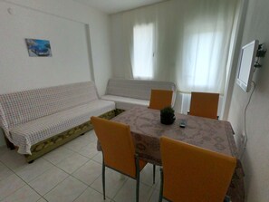 Departamento familiar, 1 habitación, cocineta | Wifi gratis y ropa de cama