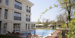 Outdoor pool - The Escape Hotel (Sile)