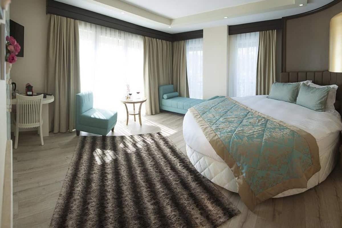 Corner Suite Forestview, 1 Double Bed | Hochwertige Bettwaren, Minibar, Zimmersafe, Schreibtisch