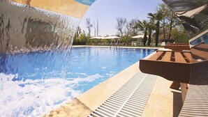 Outdoor pool - The Escape Hotel (Sile)
