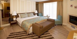 Escape Luxury River Bed, 1 Double Bed | Ropa de cama de alta calidad, minibar, caja fuerte y escritorio