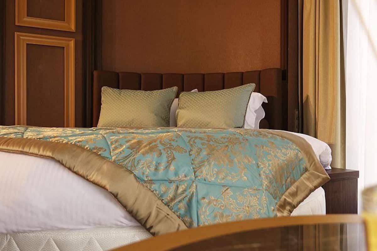 Hochwertige Bettwaren, Minibar, Zimmersafe, Schreibtisch