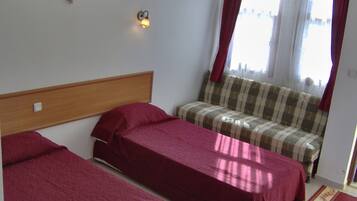 Standard Double or Twin Room | In-room safe, desk, free cribs/infant beds