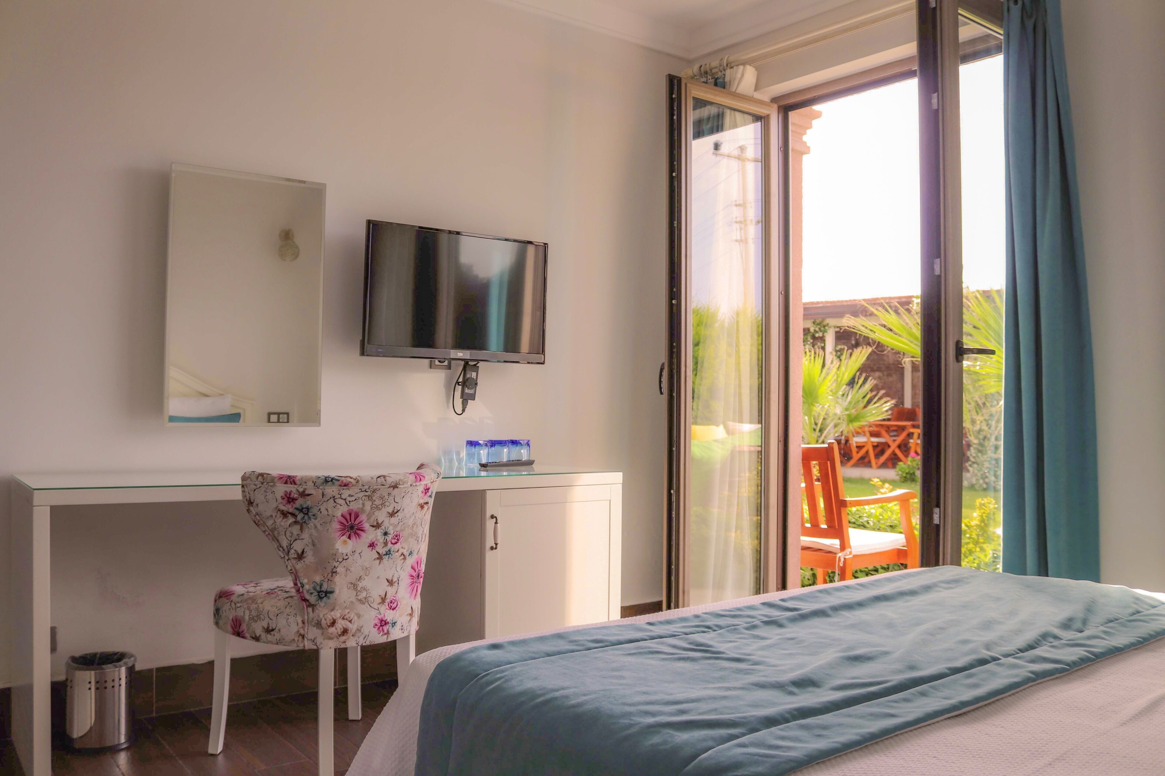 standard room, 1 bedroom, non smoking, pool view | 1 bedroom, egyptian cotton sheets, premium bedding, minibar