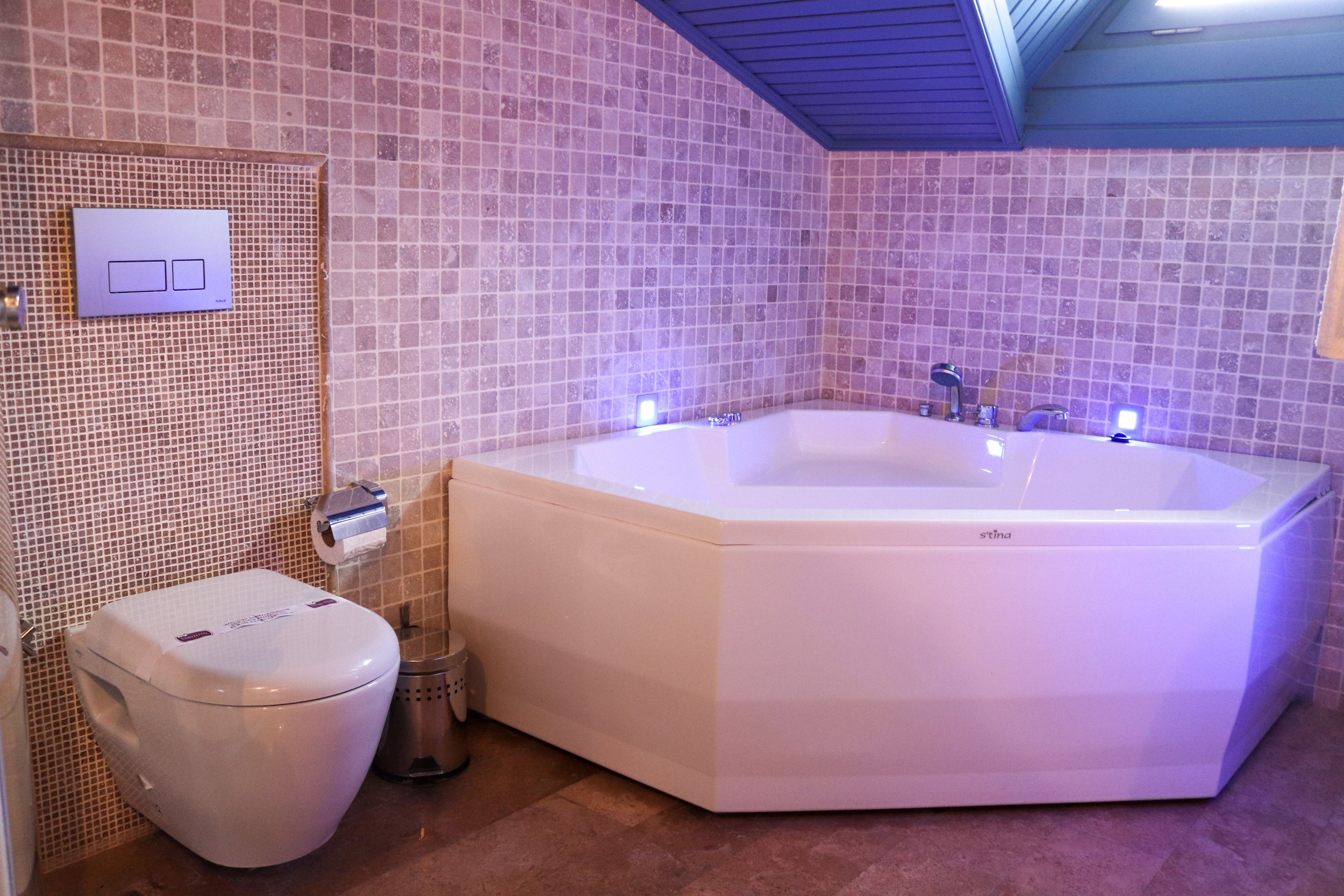 comfort loft, 1 bedroom, non smoking, partial sea view | jetted bathtub