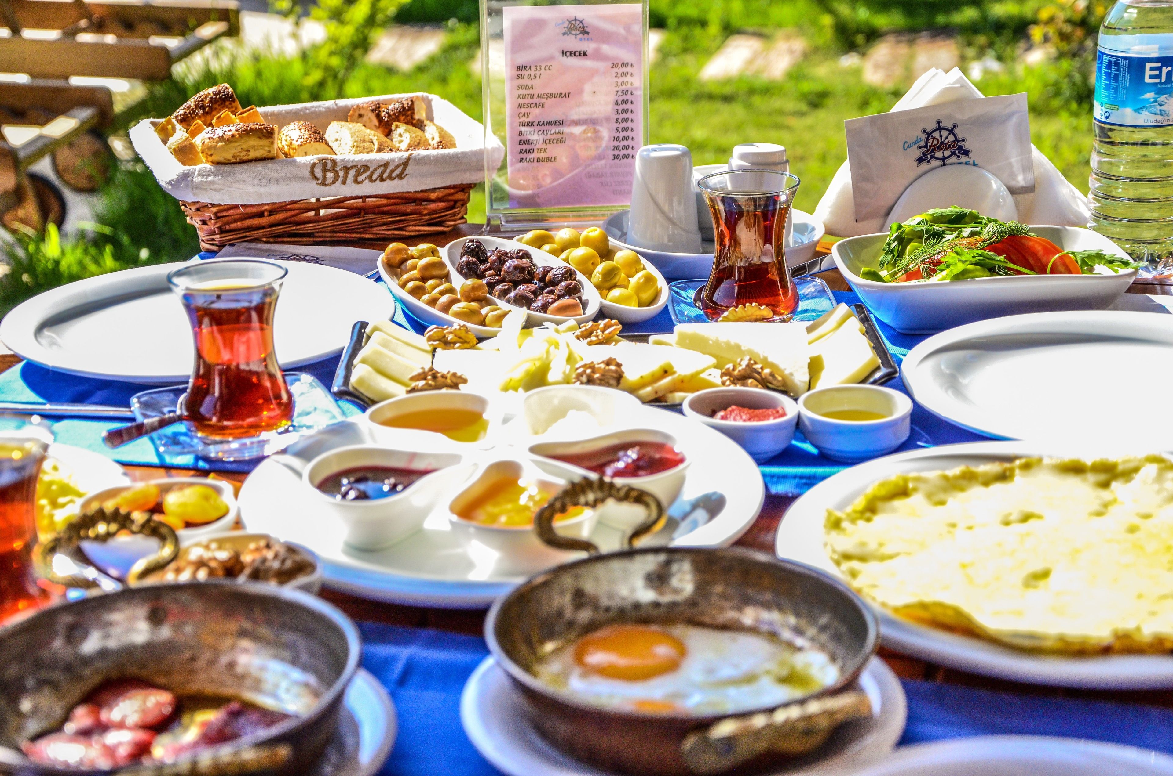 free daily full breakfast