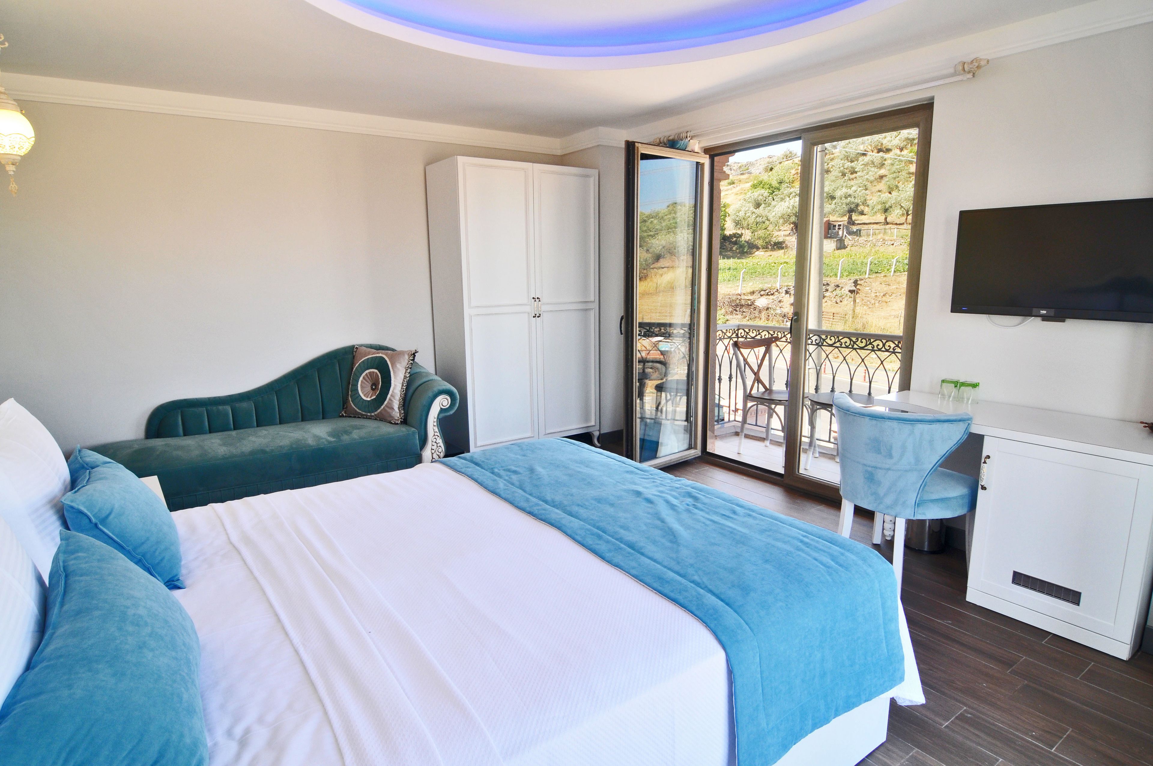 deluxe room | 1 bedroom, egyptian cotton sheets, premium bedding, minibar