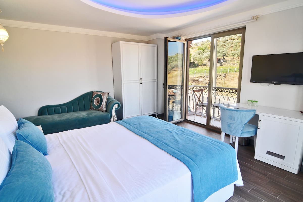 deluxe room | 1 bedroom, egyptian cotton sheets, premium bedding, minibar