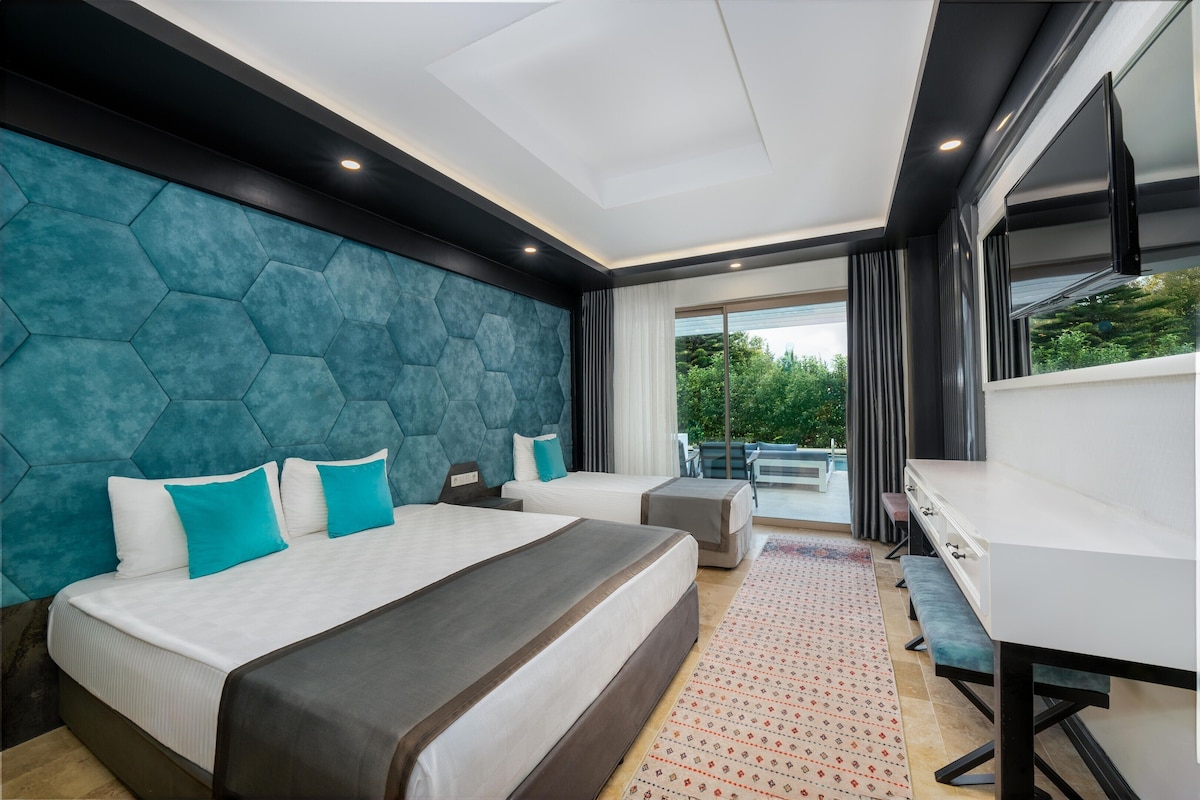 Double Room Swim Up with Pool View, Terrace | ミニバー (無料)、セーフティボックス (室内)、WiFi (無料)