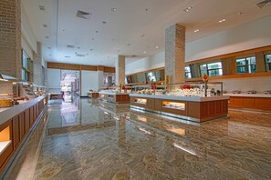 2 restaurants; breakfast, lunch, and dinner served - Dosinia Luxury Resort  (Kemer)