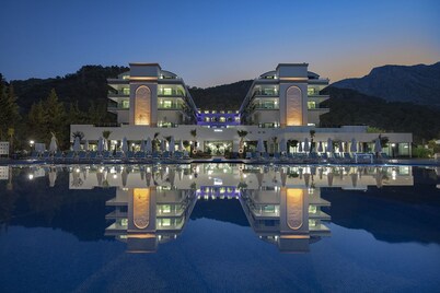 Dosinia Luxury Resort 
