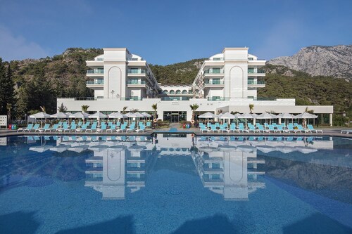 Dosinia Luxury Resort 