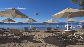 Private beach, sun-loungers, beach umbrellas, beach towels