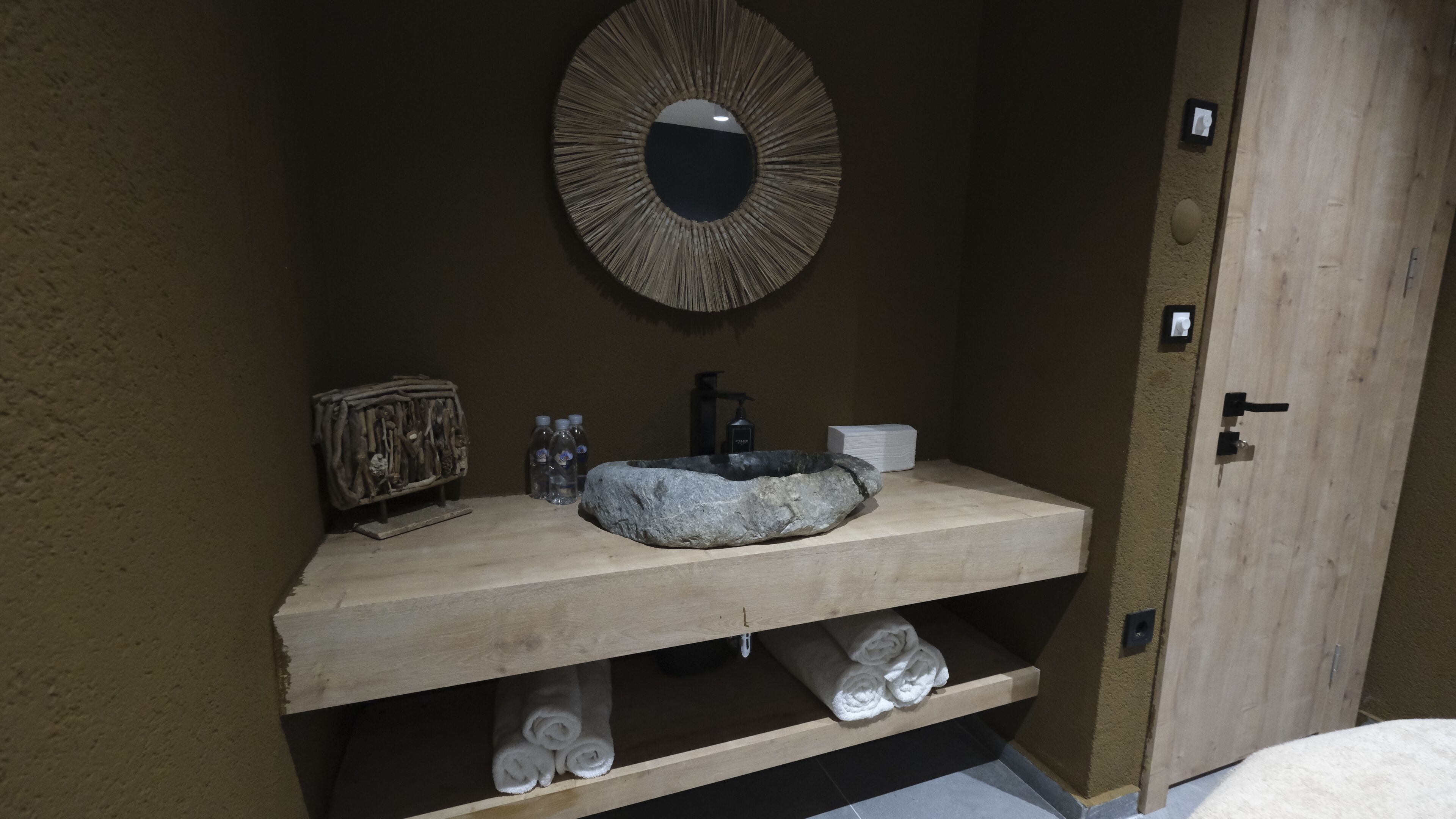 sauna, steam room, hot stone massages, swedish massages