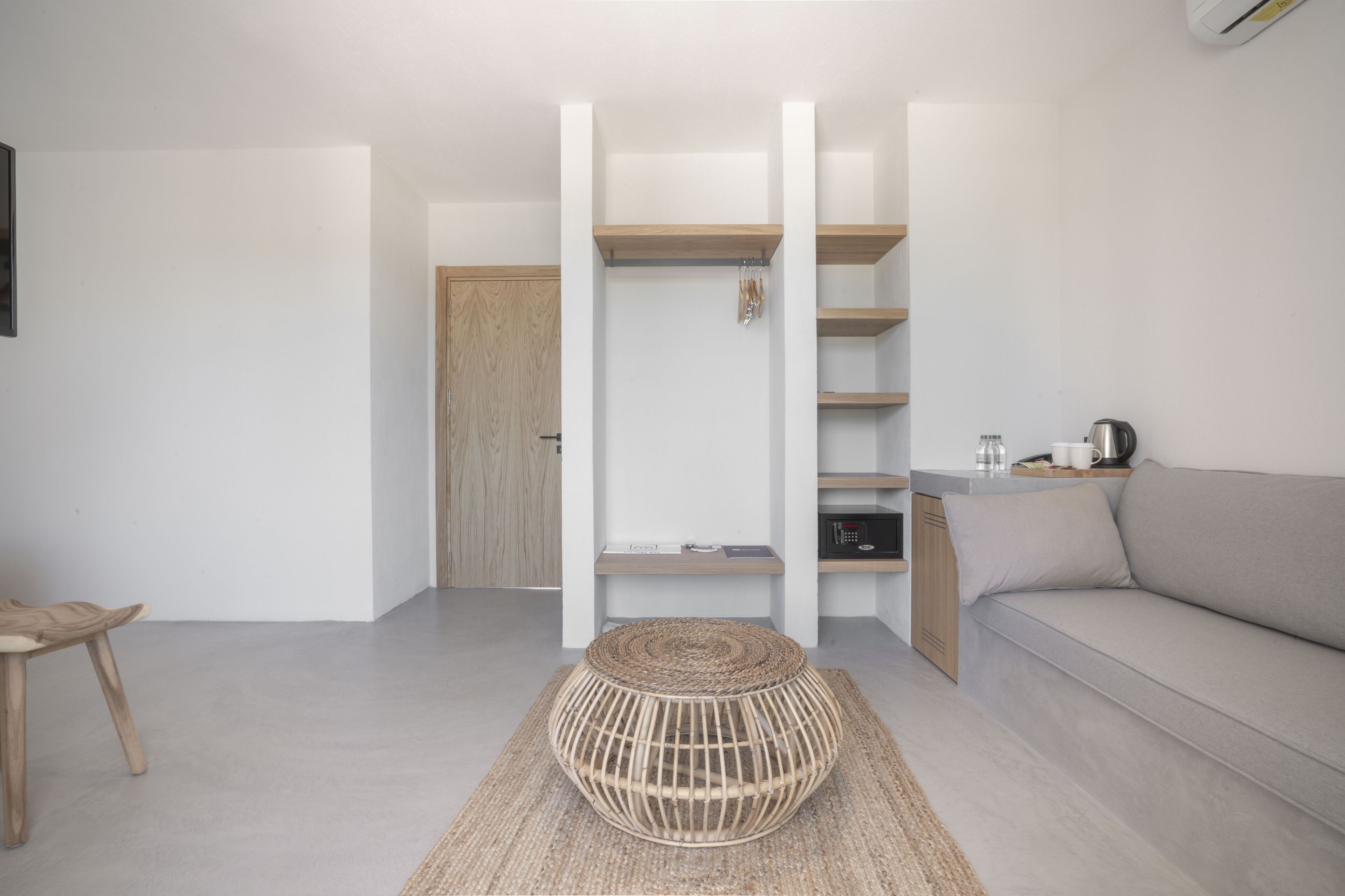 suite, garden view | minibar, in-room safe, soundproofing, free wifi