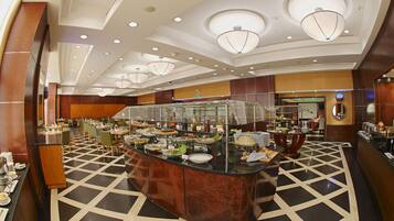 Petit déjeuner buffet (6.5 KWD par personne)