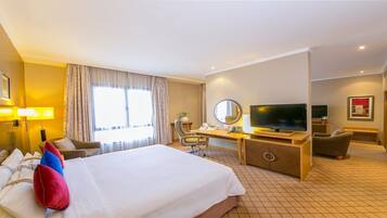 Junior Suite | 1 bedroom, minibar, in-room safe, desk