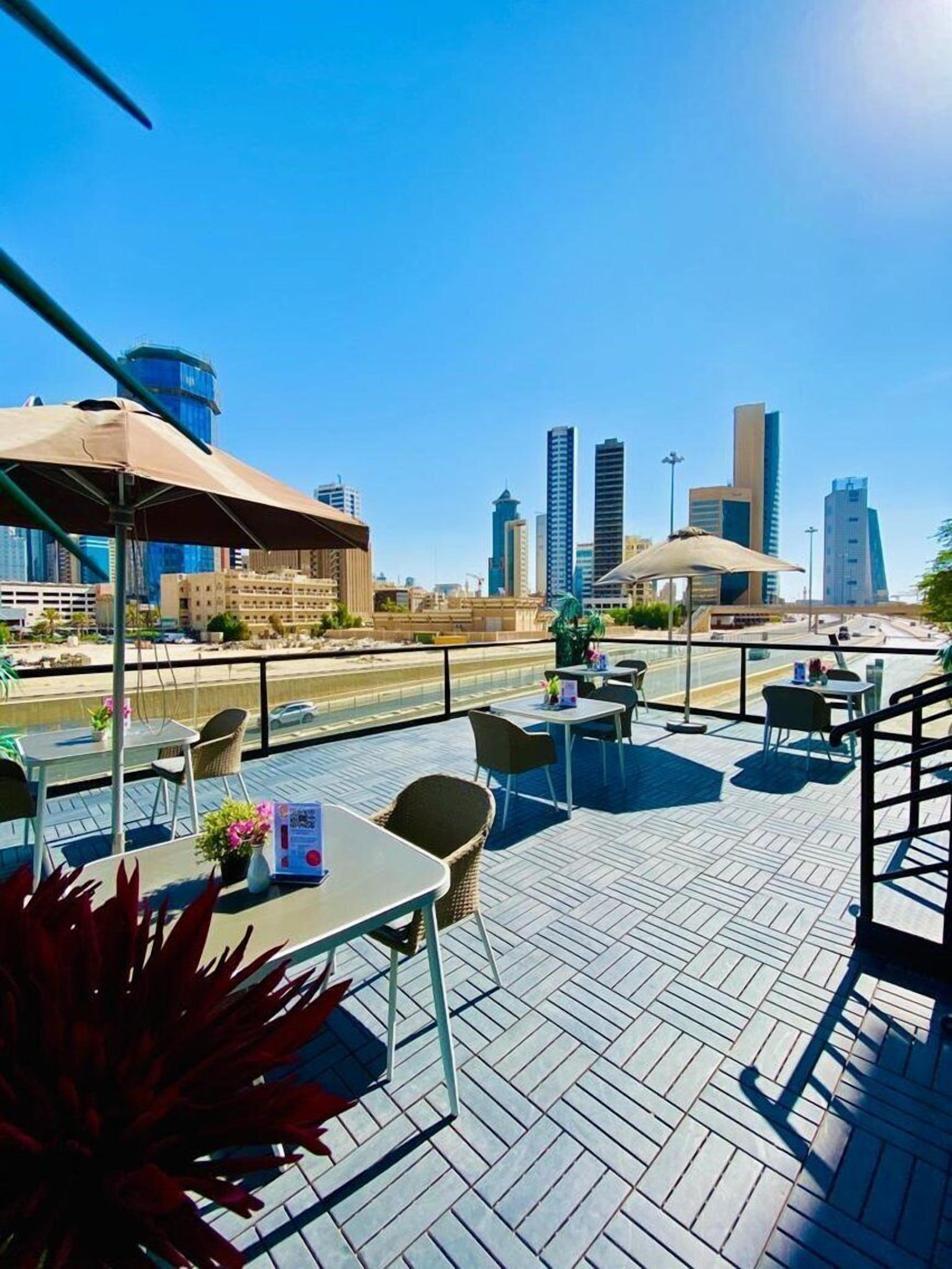 Se sirven desayunos, almuerzos y cenas; cocina internacional