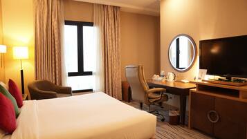 Junior Suite | 1 bedroom, minibar, in-room safe, desk