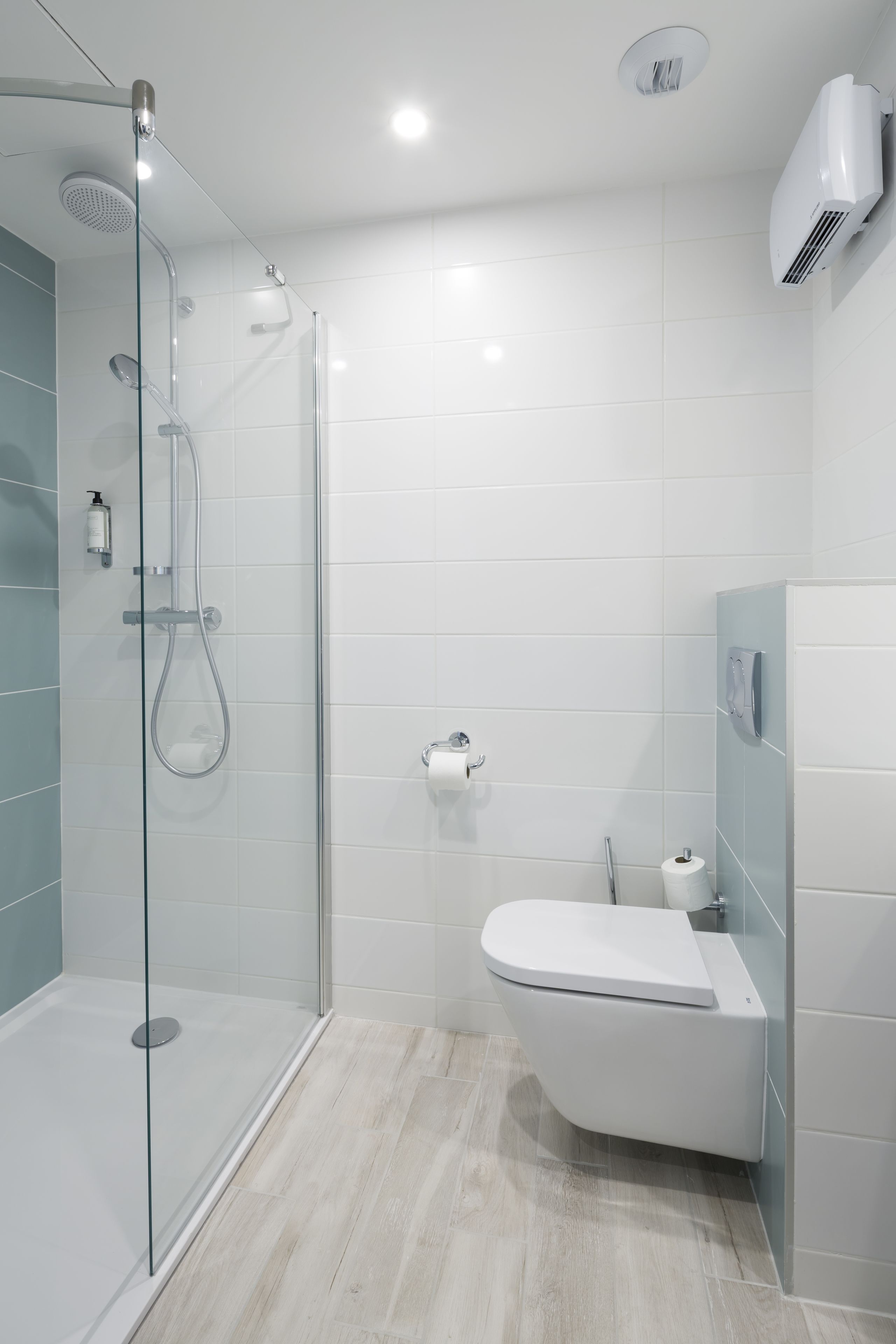 junior suite | bathroom | shower, eco-friendly toiletries, towels