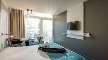 Superior Room, 1 Queen Bed | Premium bedding, minibar, in-room safe, desk