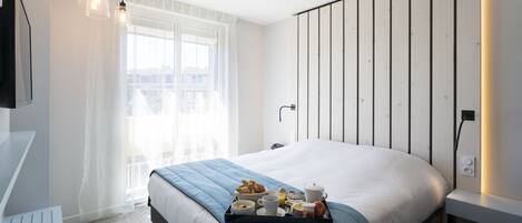 Klassieke kamer | Luxe beddengoed, een minibar, een kluis op de kamer, een bureau