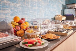 Tägliches Frühstücksbuffet gegen Gebühr