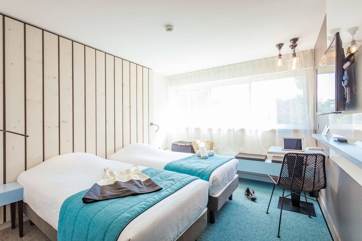 Chambre Supérieure avec lits jumeaux, 2 lits une place, vue parc | Literie de qualité supérieure, minibar, coffres-forts dans les chambres