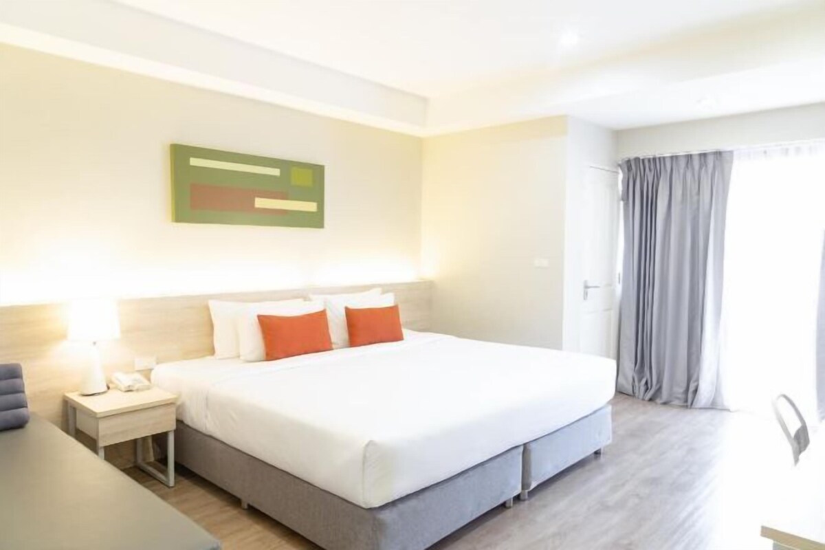 In-room safe, desk, free WiFi, bed sheets