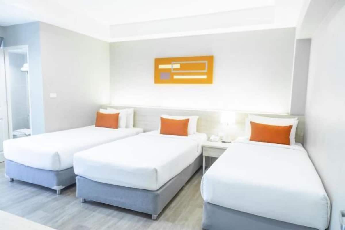 2 camere, minibar, una cassaforte in camera, una scrivania