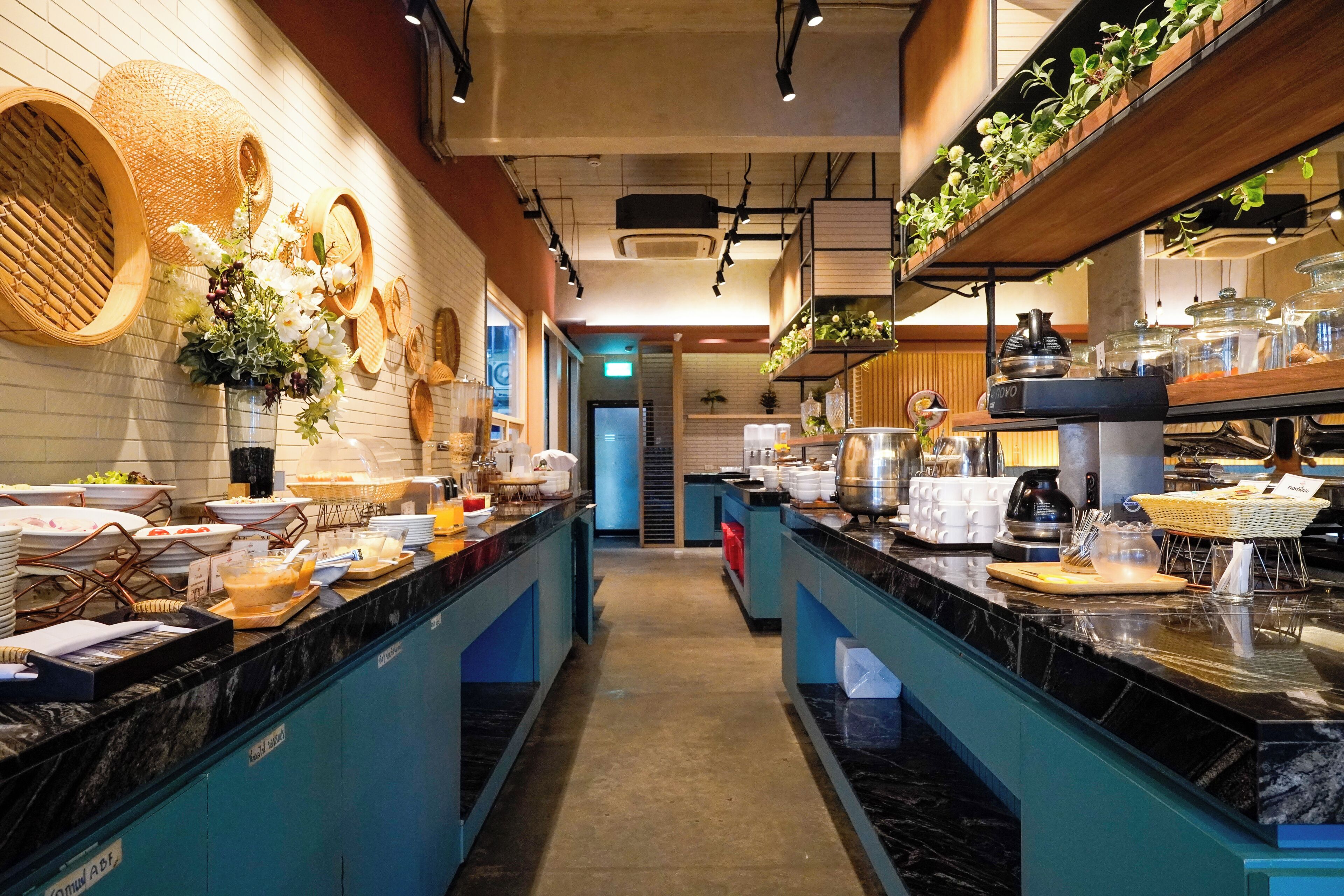 Frukostbuffé varje dag (THB 350 per person)