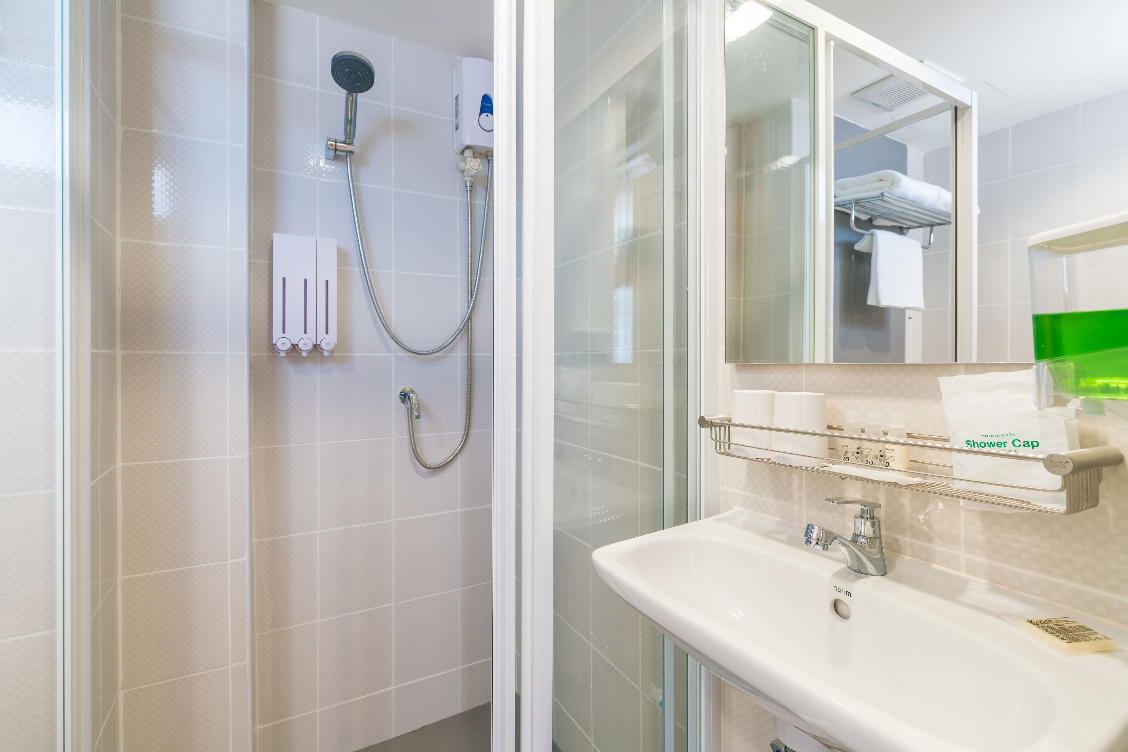 2 bedrooms, minibar, in-room safe, desk